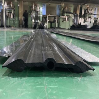 中埋式鋼邊橡膠止水帶生產(chǎn)商哪家專業(yè)？